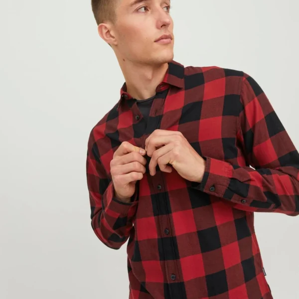 Brave the Cold in Style: Men’s Winter Fashion Guide